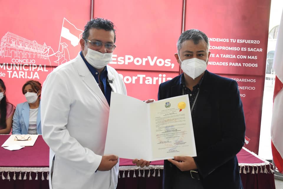 Reconocimiento a Médicos Cirujanos que se encuentran en Tarija realizando operaciones gratuitas