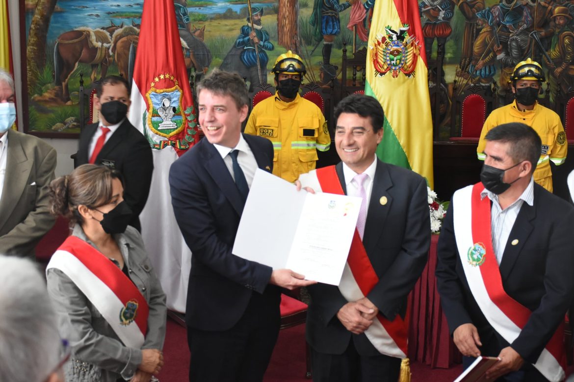 El Embajador del Reino de Suecia en Bolivia, Nicolás Linus Ragnar Weeks, fue declarado “HUÉSPED DE HONOR”