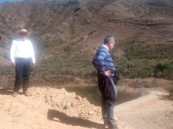 Apertura del camino que vincula las comunidades de Bella Vista y Pampa Redonda en la Prov. Cercado