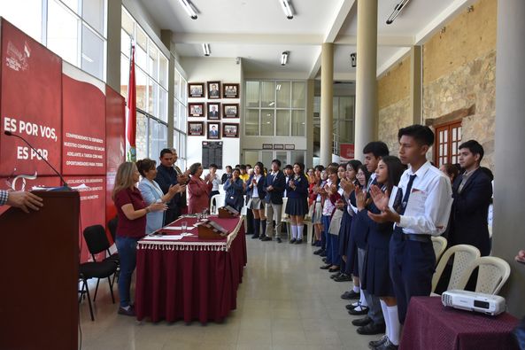 Premiación a los ganadores del concurso «PROMOCIÓN DE TALENTOS LITERARIOS: JOVENES EMERGENTES DEL MUNICIPIO DE TARIJA»