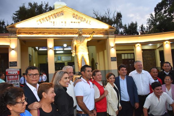 Entrega y presentación de la estatua de Isaac Attie Farghi