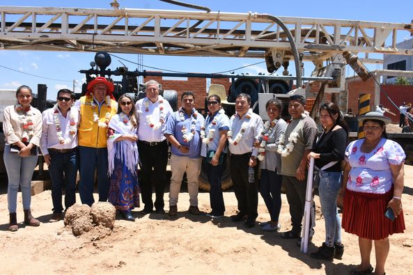 Perforación de un pozo de agua para el barrio 6 de abril y Monte Rey.