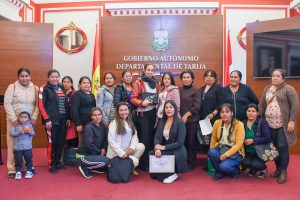 GOBERNADORA FORTALECE LA PRODUCCIÓN, LA CULTURA Y EL TURISMO JUNTO A LAS MUJERES BORDADORAS DE MÉNDEZ